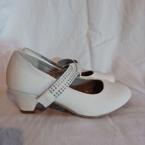 White dress shoes for girls: Kenneth Cole Reaction size 1